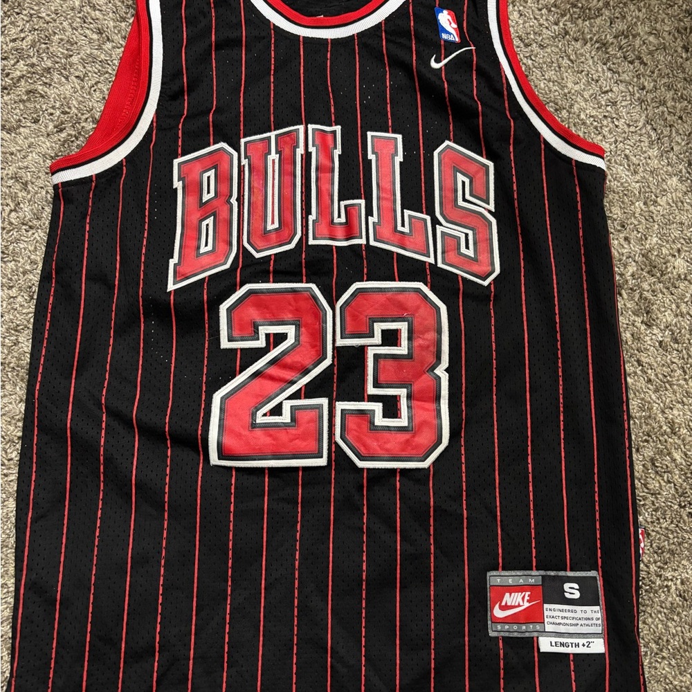 Nike Bulls Black and Red Striped Jersey